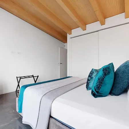 Luxury Lakefront Penthouse 公寓 *