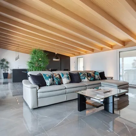 公寓 Luxury Lakefront Penthouse *