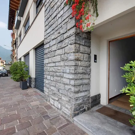 Luxury Lakefront Penthouse * 勒泽诺