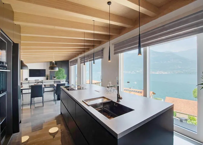 Luxury Lakefront Penthouse Lejlighed Lezzeno