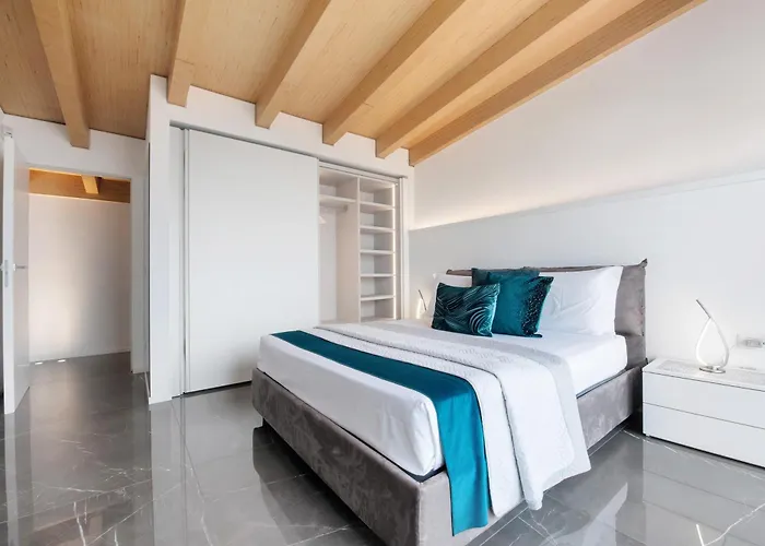 Lejlighed Luxury Lakefront Penthouse *