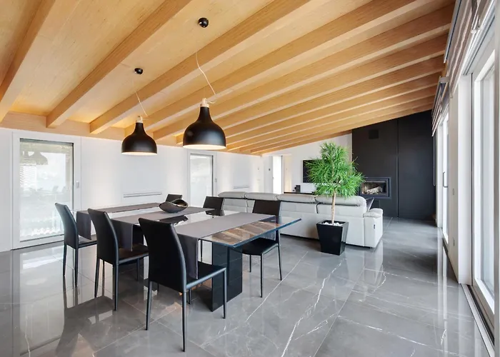Lejlighed Luxury Lakefront Penthouse