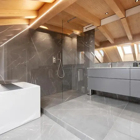 Luxury Lakefront Penthouse Apartmán *